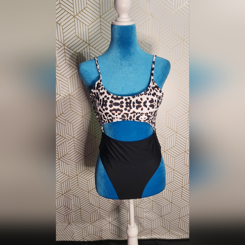 Womens two-tone Cheetah/Black one piece bathing suit (SIZE  S)